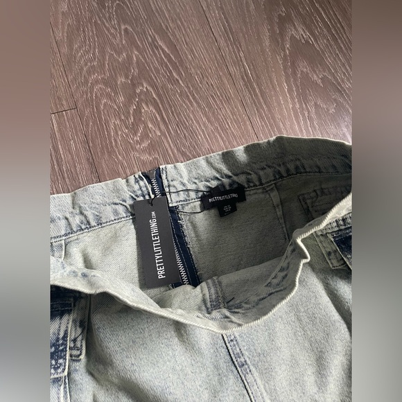 PrettyLittleThing VINTAGE WASH CARGO POCKET DENIM MINI SKIRT - Picture 6 of 9